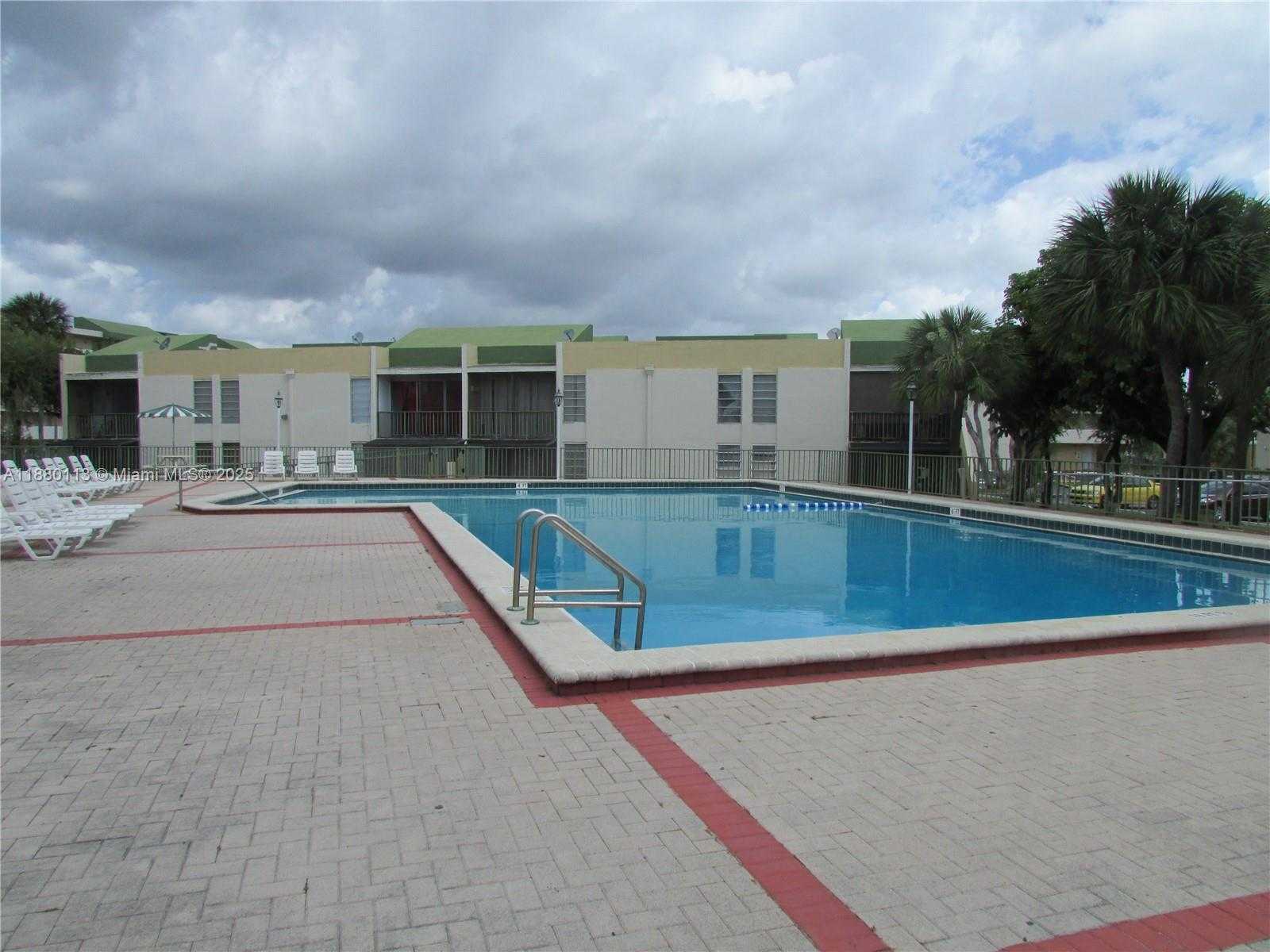 Small Image of 8820 FONTAINEBLEAU BLVD #105, Miami Number 15