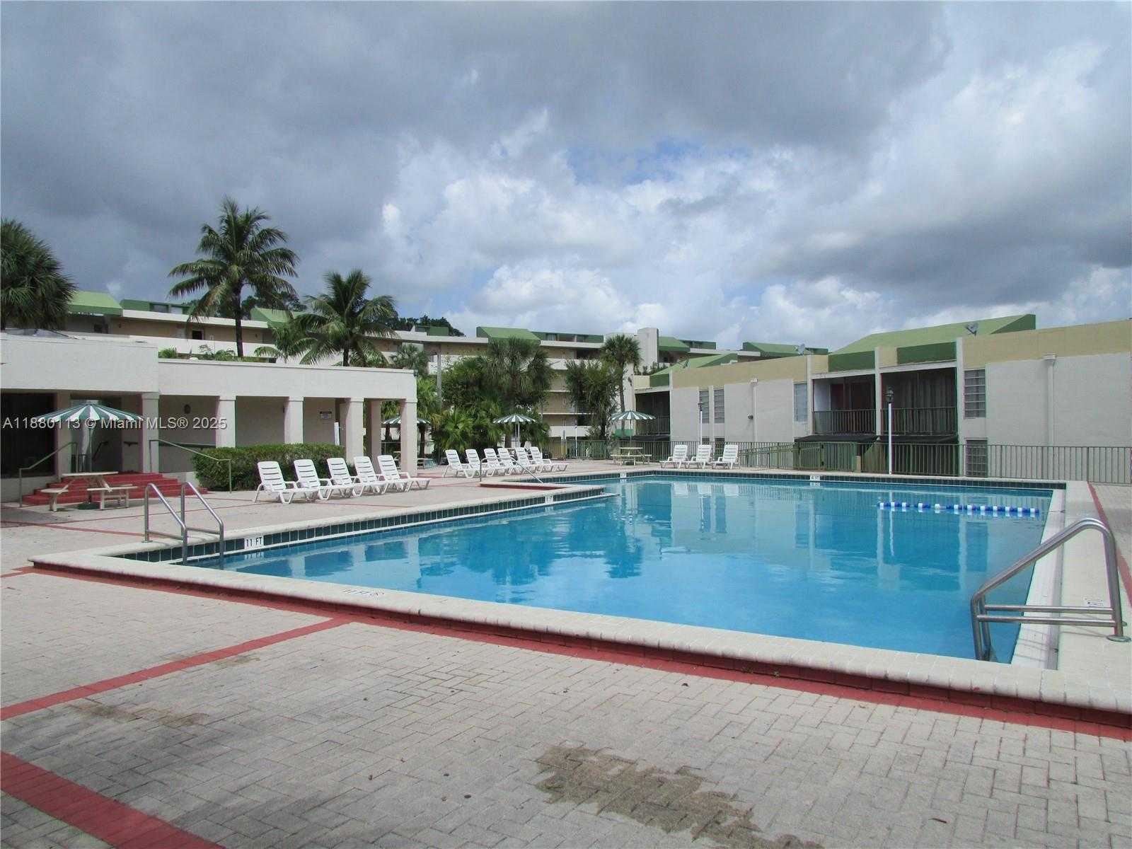 Small Image of 8820 FONTAINEBLEAU BLVD #105, Miami Number 16