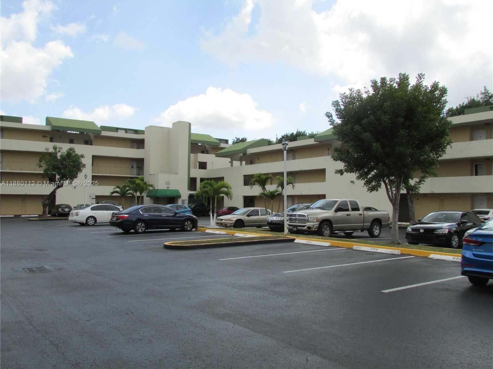 Small Image of 8820 FONTAINEBLEAU BLVD #105, Miami Number 21