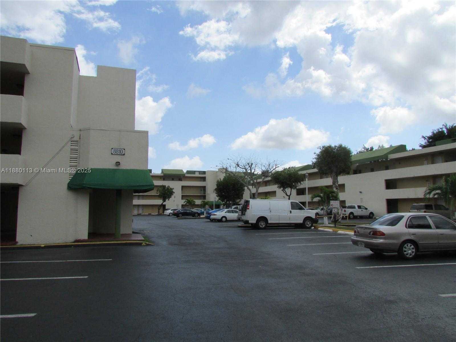 Small Image of 8820 FONTAINEBLEAU BLVD #105, Miami Number 23