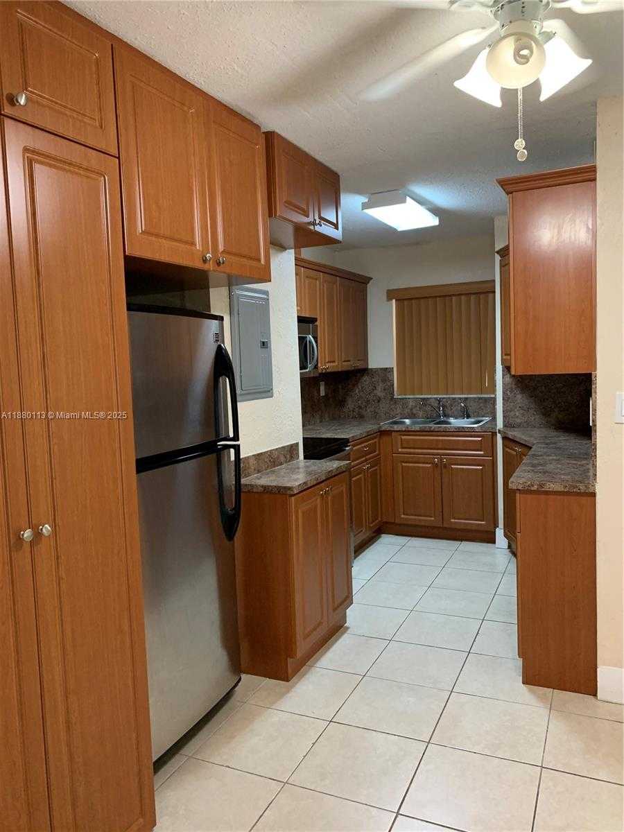 Small Image of 8820 FONTAINEBLEAU BLVD #105, Miami Number 5