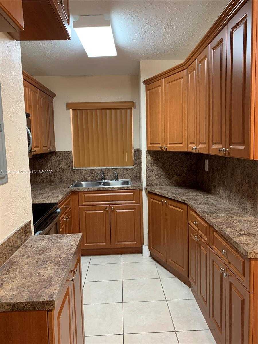Small Image of 8820 FONTAINEBLEAU BLVD #105, Miami Number 7