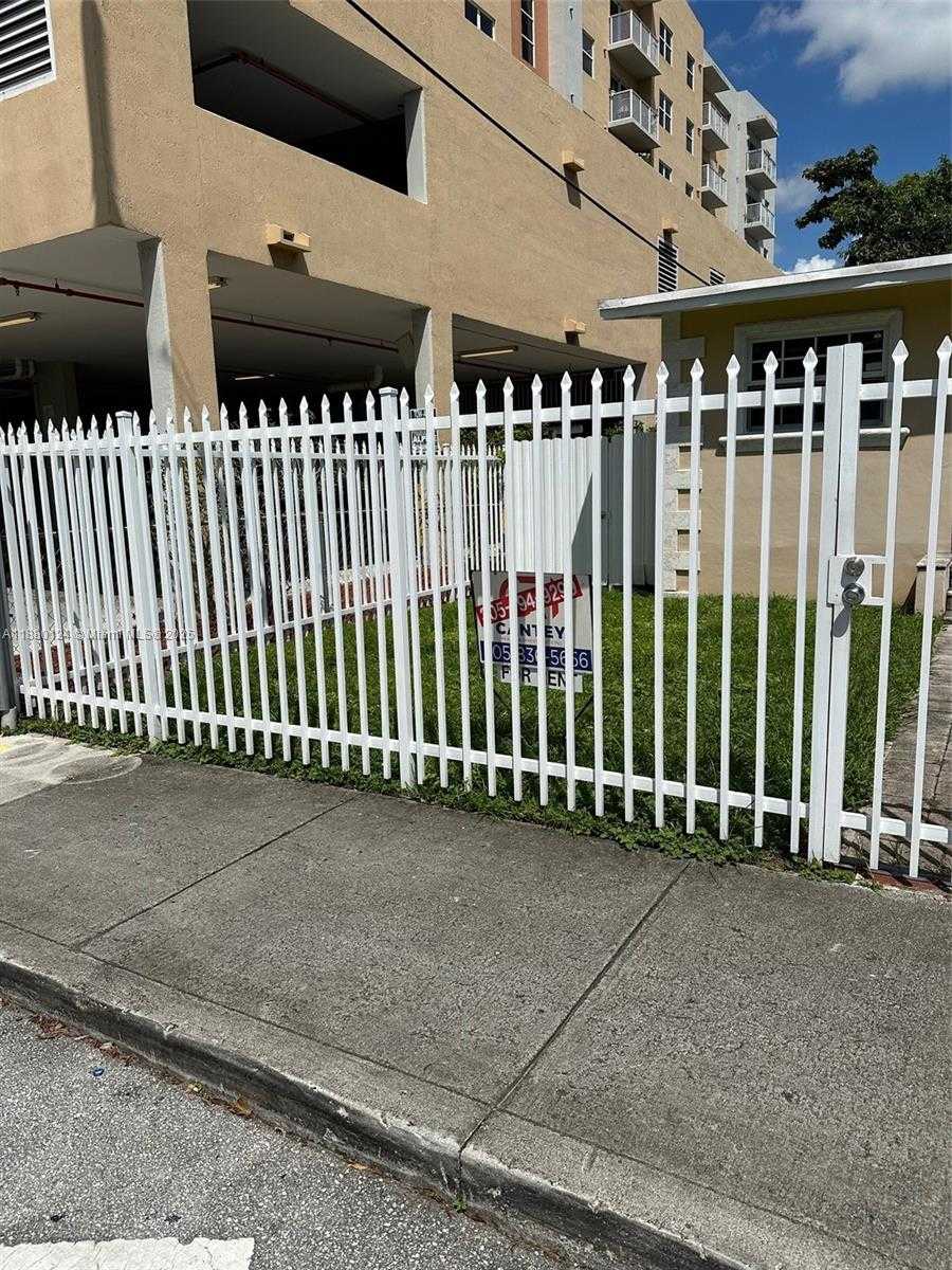Small Image of 1619 NORTH WEST 52ND ST #1, Miami Number 4