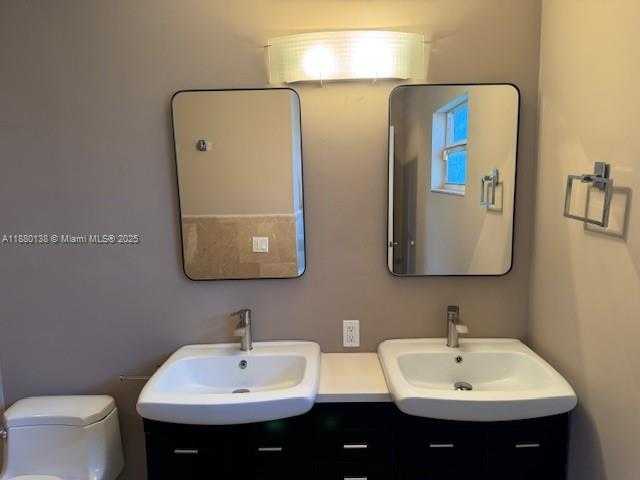 Small Image of 200 NORTH EAST 44TH ST, Miami Number 10