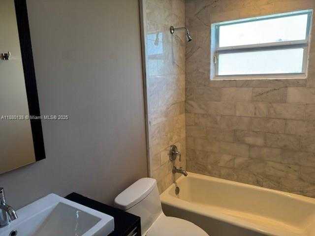 Small Image of 200 NORTH EAST 44TH ST, Miami Number 11