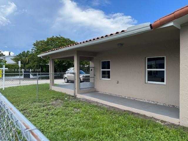 Small Image of 200 NORTH EAST 44TH ST, Miami Number 2