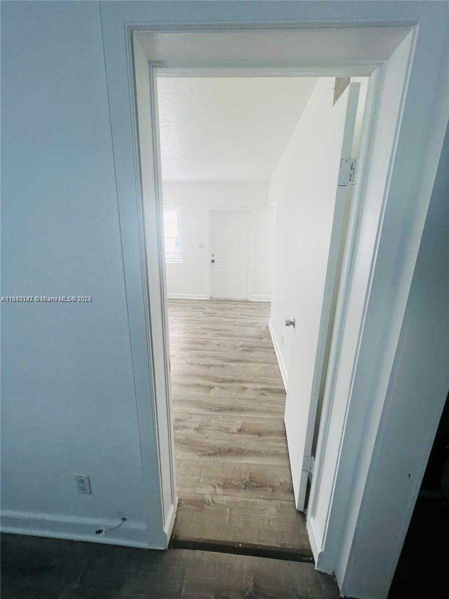 Small Image of 840 81ST ST #3, Miami Beach Number 11
