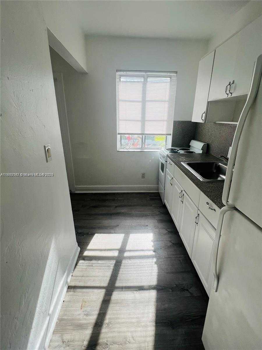 Small Image of 840 81ST ST #3, Miami Beach Number 2