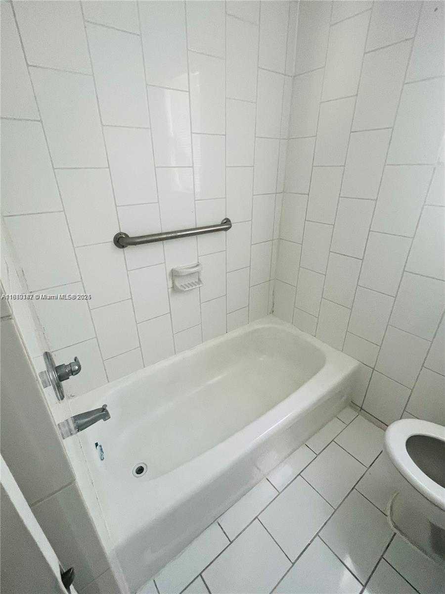Small Image of 840 81ST ST #3, Miami Beach Number 9