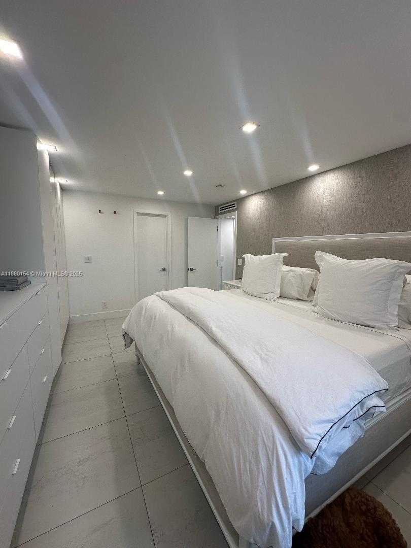 Small Image of 2821 NORTH EAST 163RD ST #2R, North Miami Beach Number 19