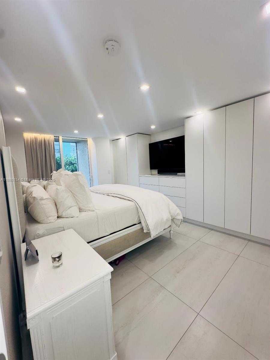 Small Image of 2821 NORTH EAST 163RD ST #2R, North Miami Beach Number 21