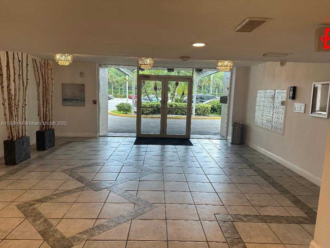 Small Image of 2821 NORTH EAST 163RD ST #2R, North Miami Beach Number 3