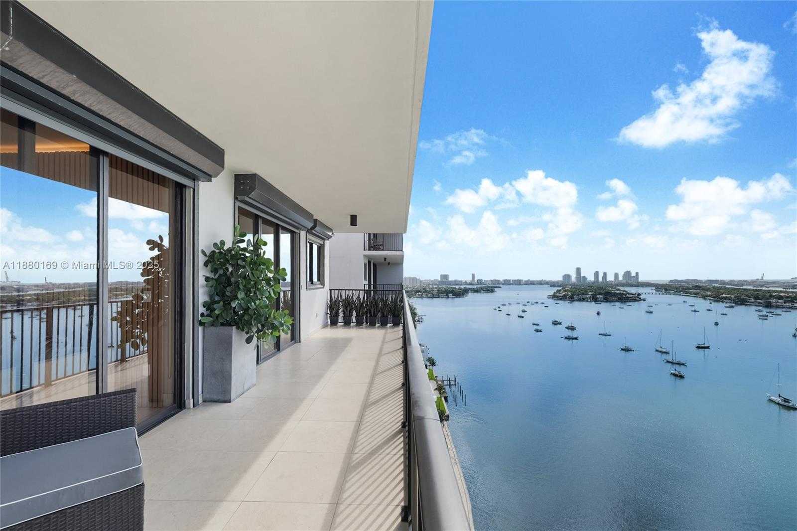 Small Image of 1000 VENETIAN WAY #1902, Miami Number 12