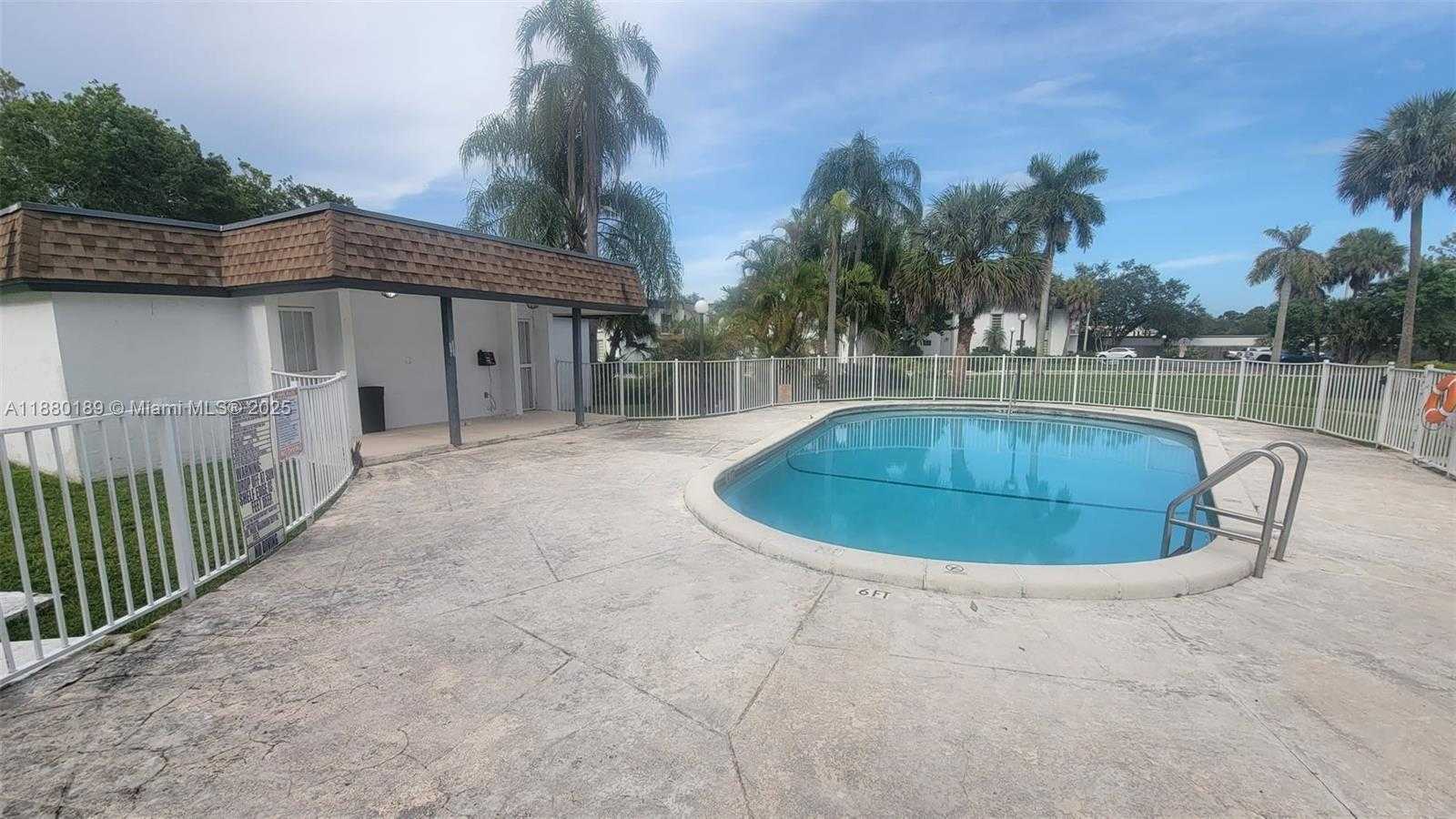 Small Image of 7232 SOUTH WEST 94TH PL #E7, Miami Number 4