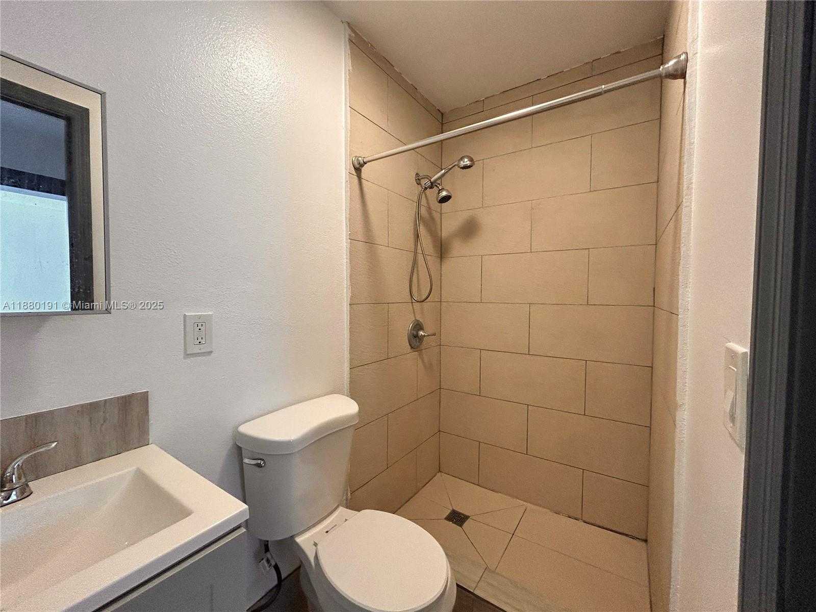 Small Image of 1928 WILSON ST #3, Hollywood Number 6