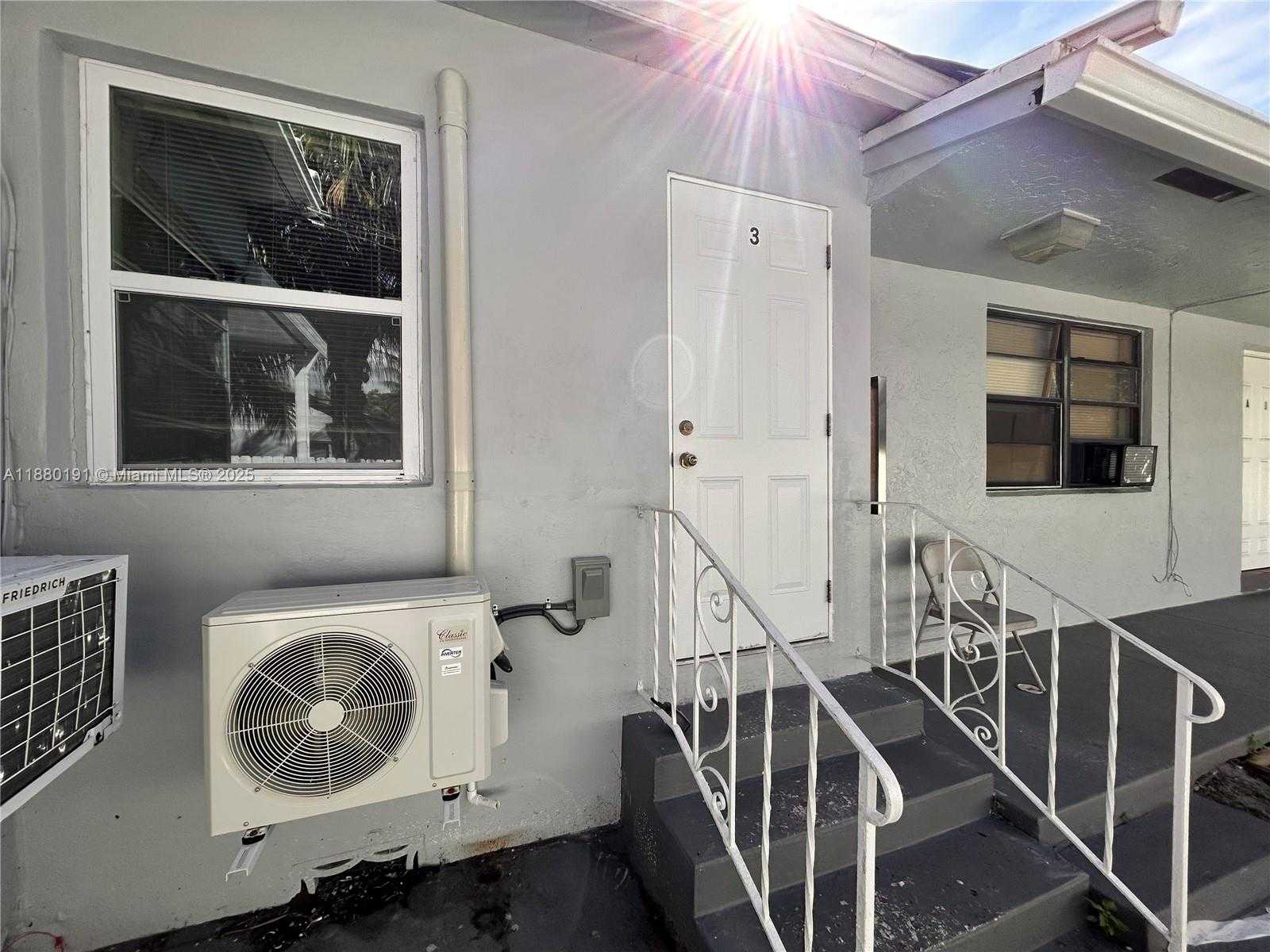 Small Image of 1928 WILSON ST #3, Hollywood Number 8