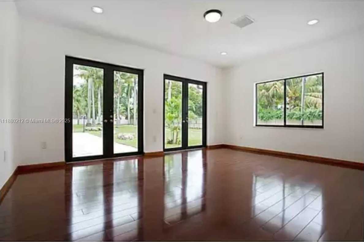 Small Image of 8800 SOUTH WEST 112TH ST, Miami Number 4