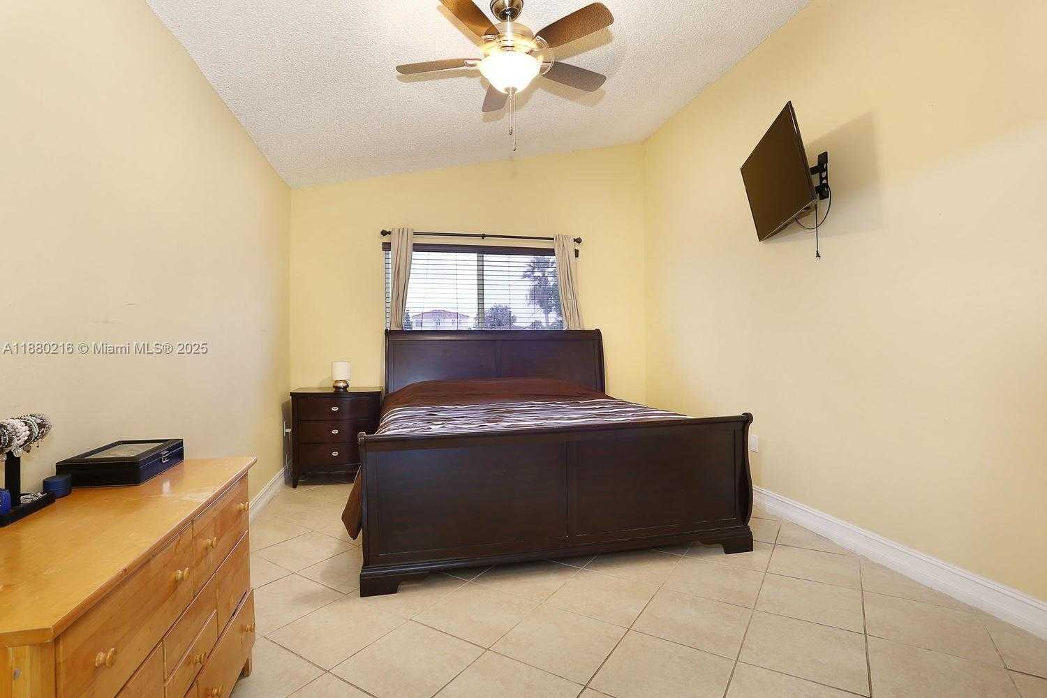 Small Image of 14285 SOUTH WEST 176TH TER, Miami Number 13