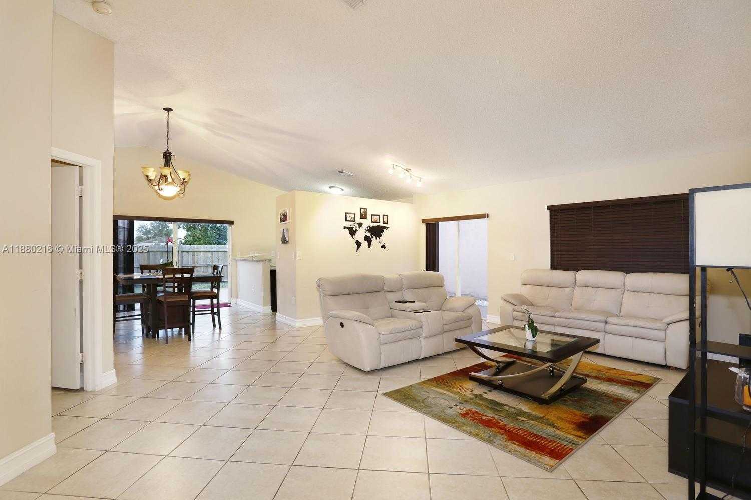 Small Image of 14285 SOUTH WEST 176TH TER, Miami Number 3