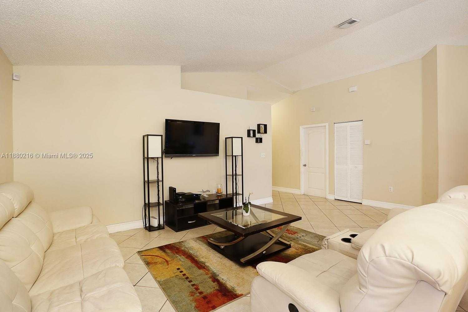 Small Image of 14285 SOUTH WEST 176TH TER, Miami Number 4