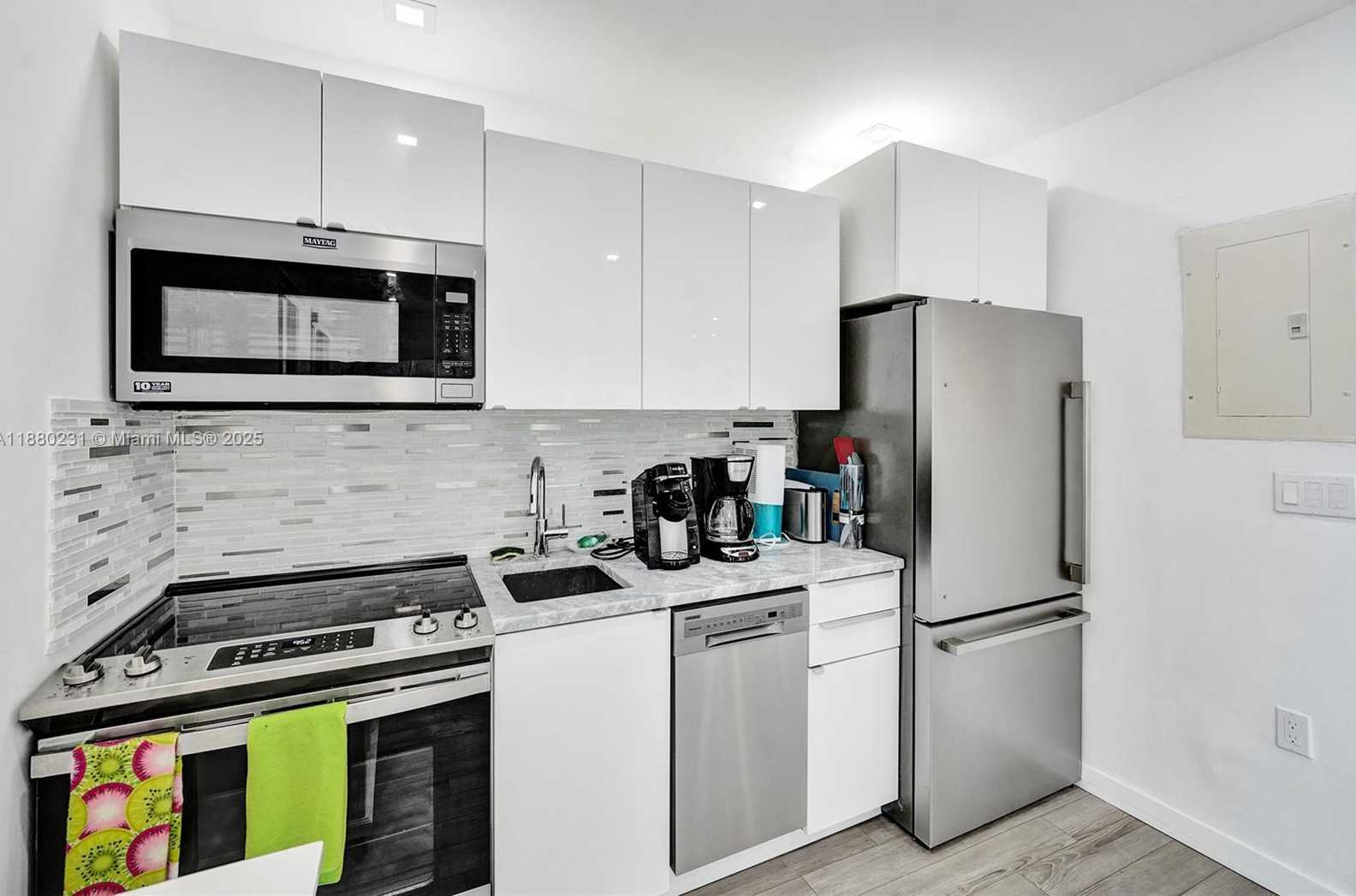 Small Image of 3305 NORTH EAST 16TH CT #Guest House, Fort Lauderdale Number 10