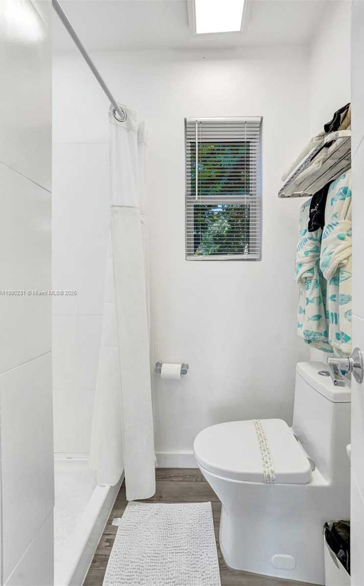 Small Image of 3305 NORTH EAST 16TH CT #Guest House, Fort Lauderdale Number 13