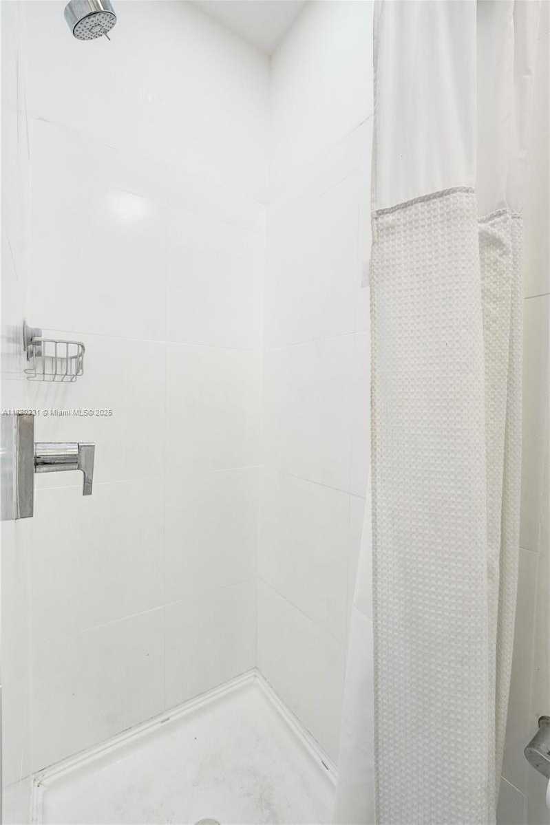 Small Image of 3305 NORTH EAST 16TH CT #Guest House, Fort Lauderdale Number 14
