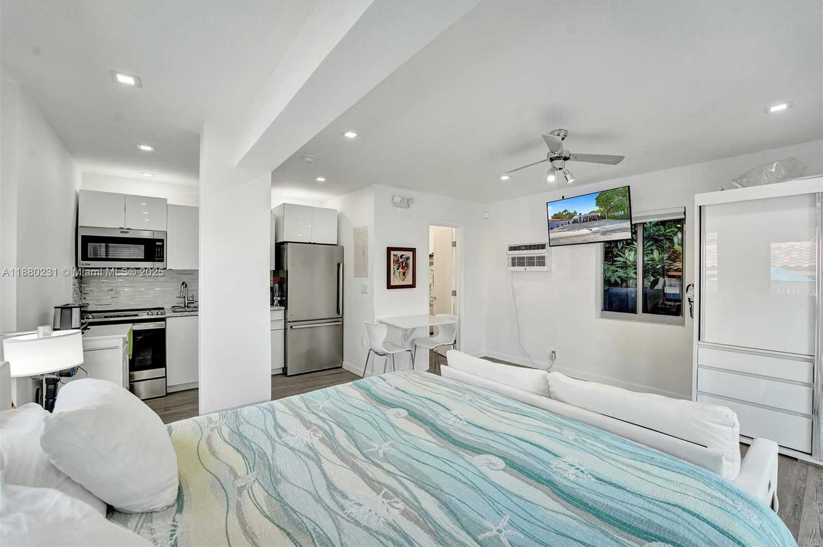 Small Image of 3305 NORTH EAST 16TH CT #Guest House, Fort Lauderdale Number 5
