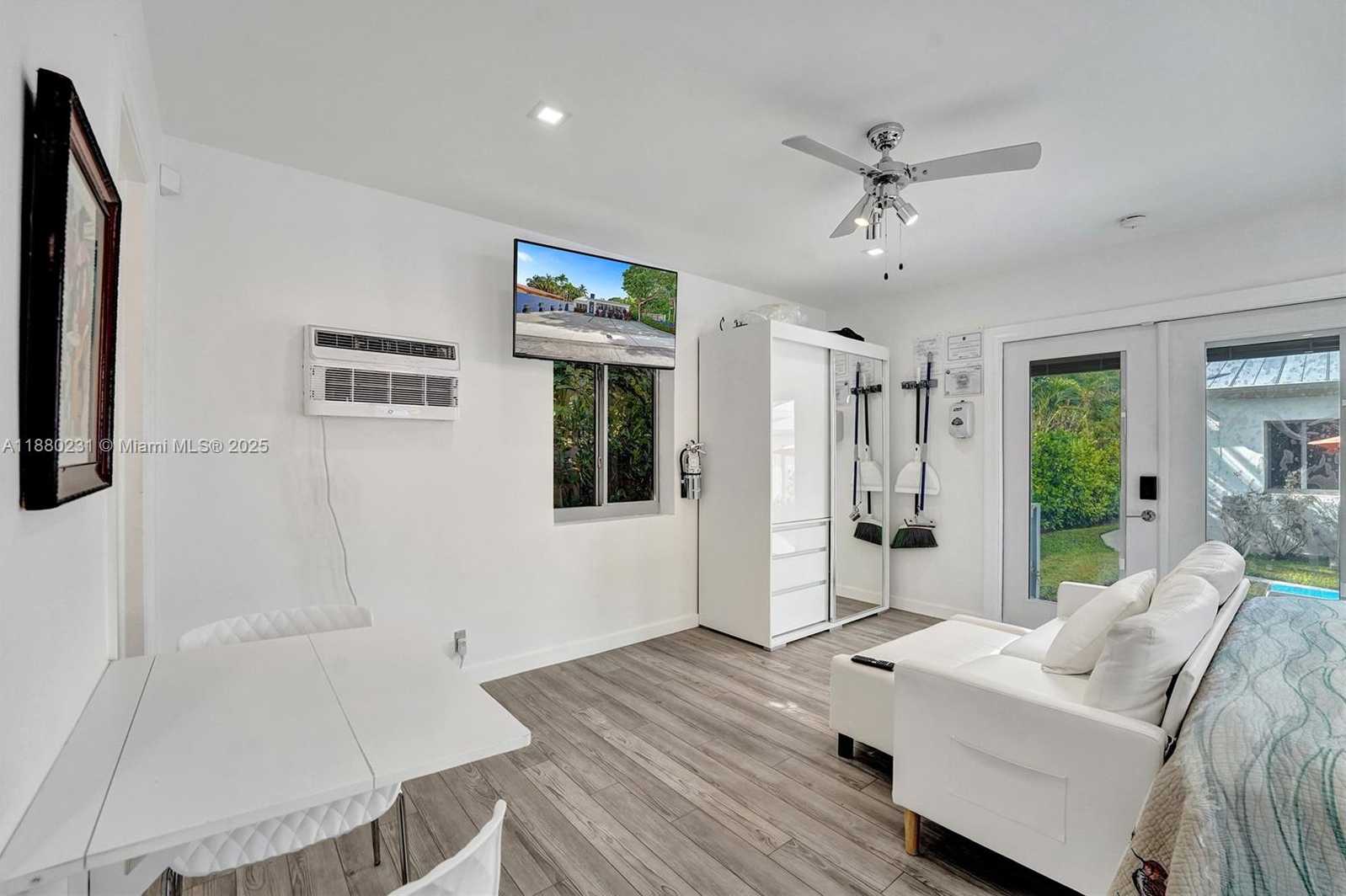 Small Image of 3305 NORTH EAST 16TH CT #Guest House, Fort Lauderdale Number 7