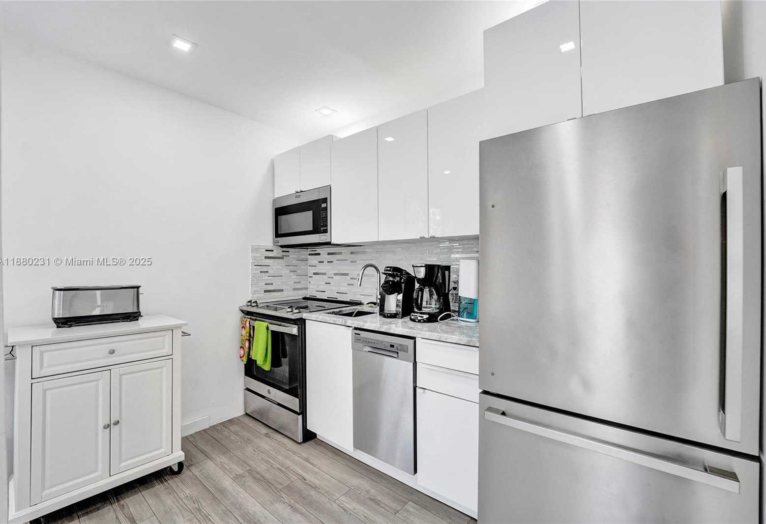 Small Image of 3305 NORTH EAST 16TH CT #Guest House, Fort Lauderdale Number 9