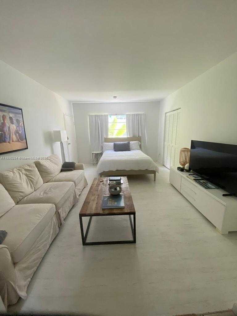 Small Image of 345 COLLINS AVE #4, Miami Beach Number 2