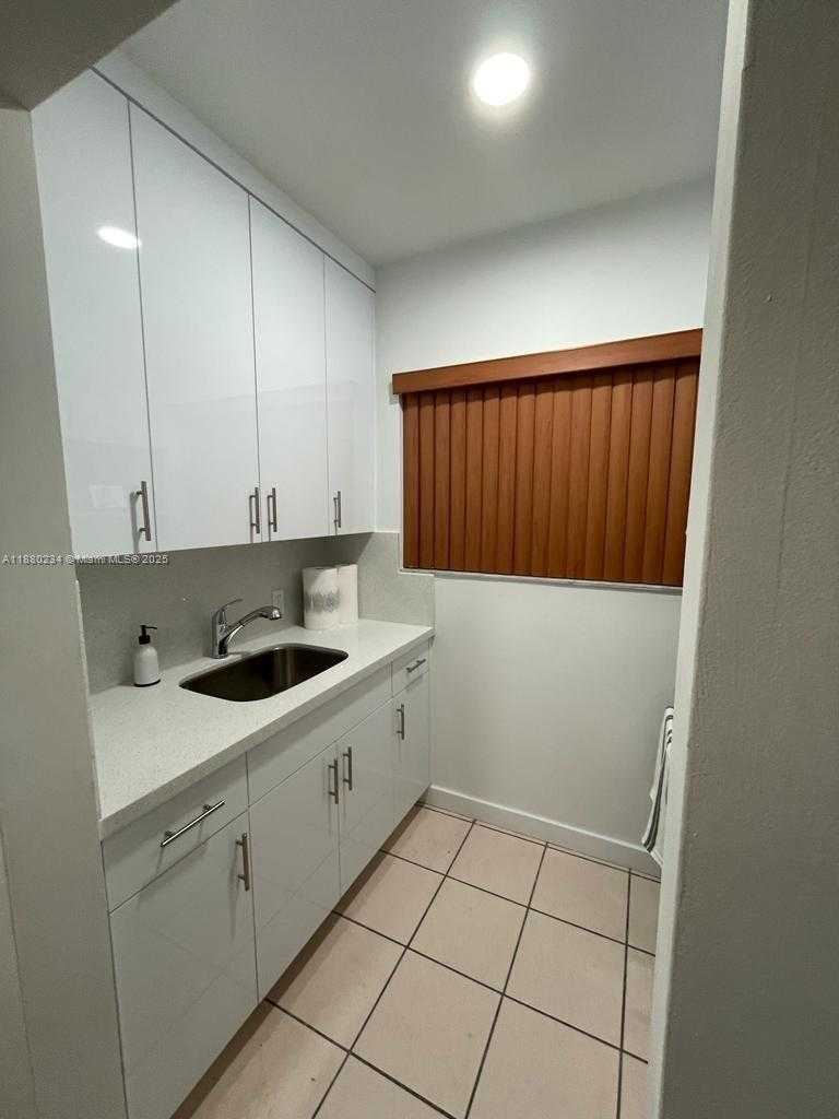 Small Image of 345 COLLINS AVE #4, Miami Beach Number 4