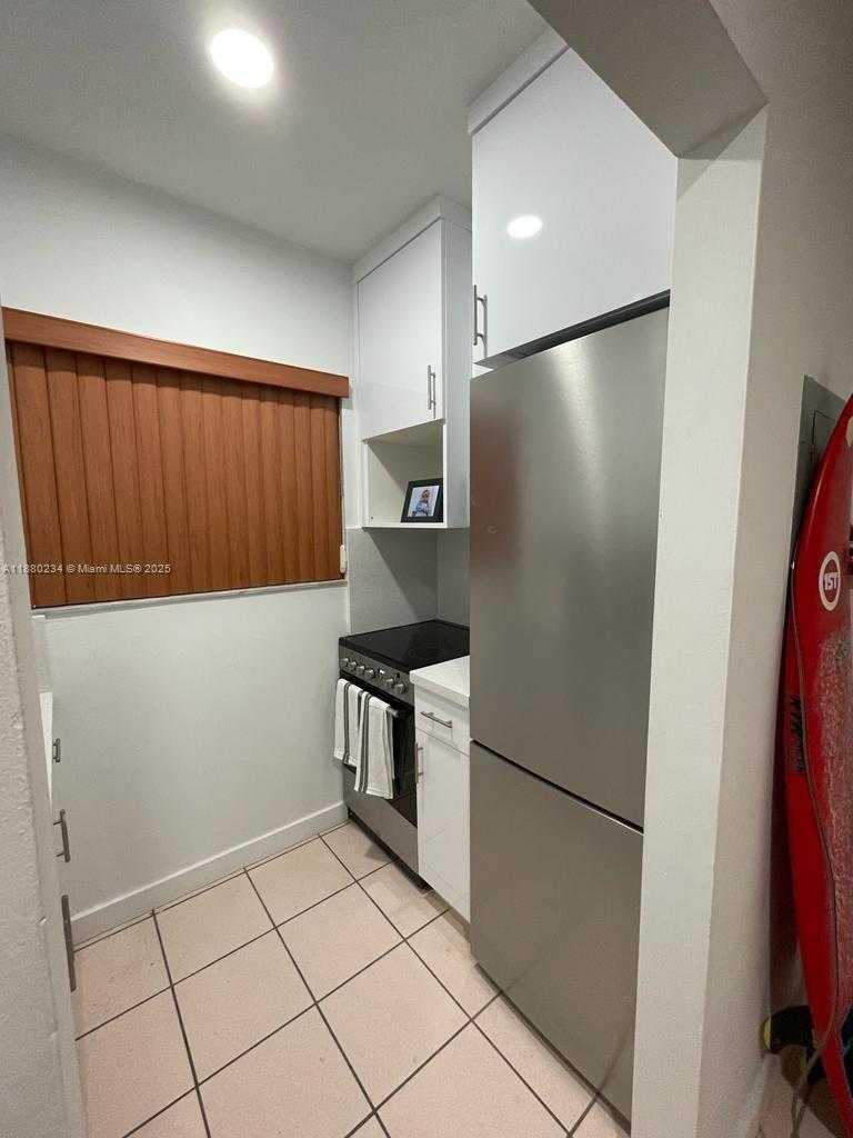 Small Image of 345 COLLINS AVE #4, Miami Beach Number 5