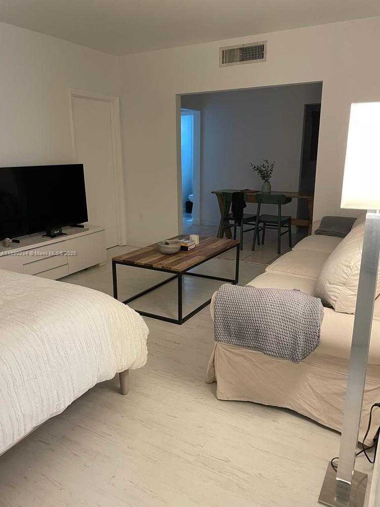 Small Image of 345 COLLINS AVE #4, Miami Beach Number 6