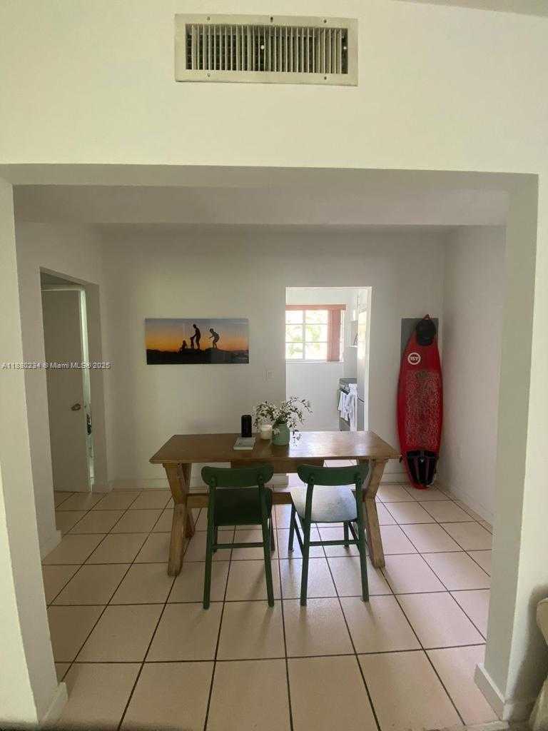 Small Image of 345 COLLINS AVE #4, Miami Beach Number 7