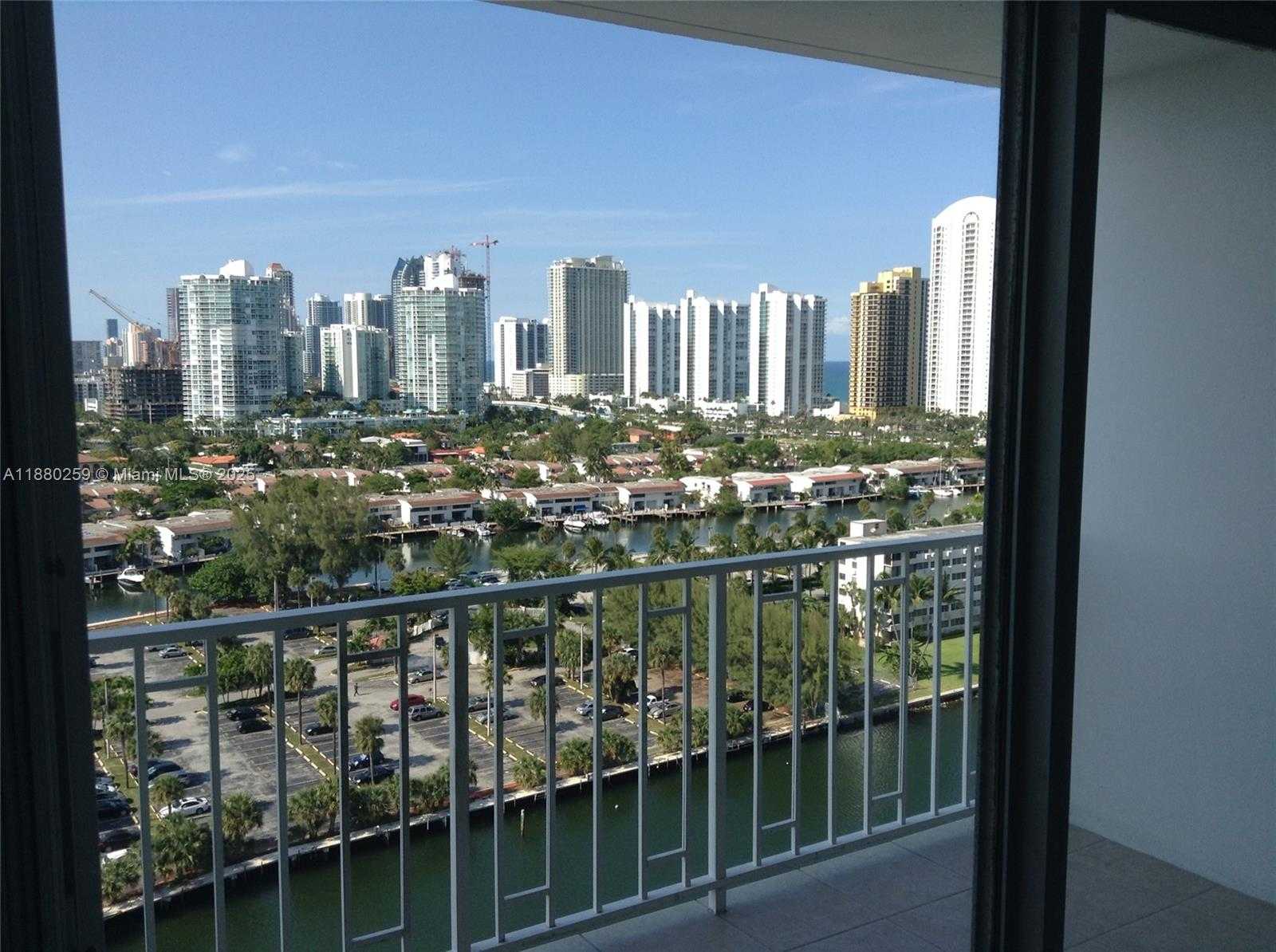 Small Image of 500 BAYVIEW DR #1727, Sunny Isles Beach Number 2