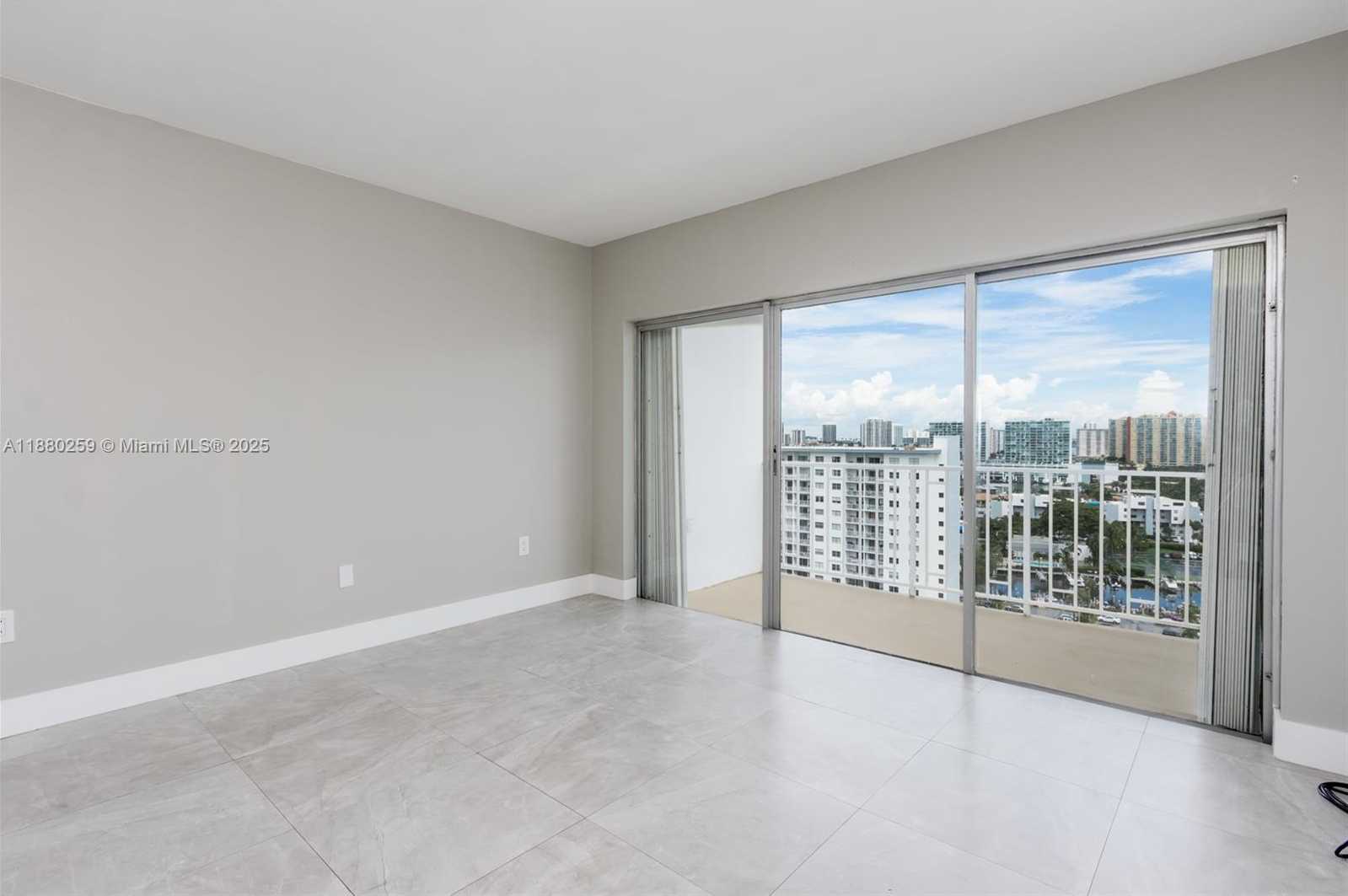 Small Image of 500 BAYVIEW DR #1727, Sunny Isles Beach Number 25