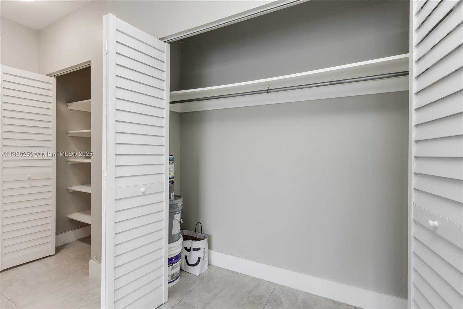 Small Image of 500 BAYVIEW DR #1727, Sunny Isles Beach Number 26