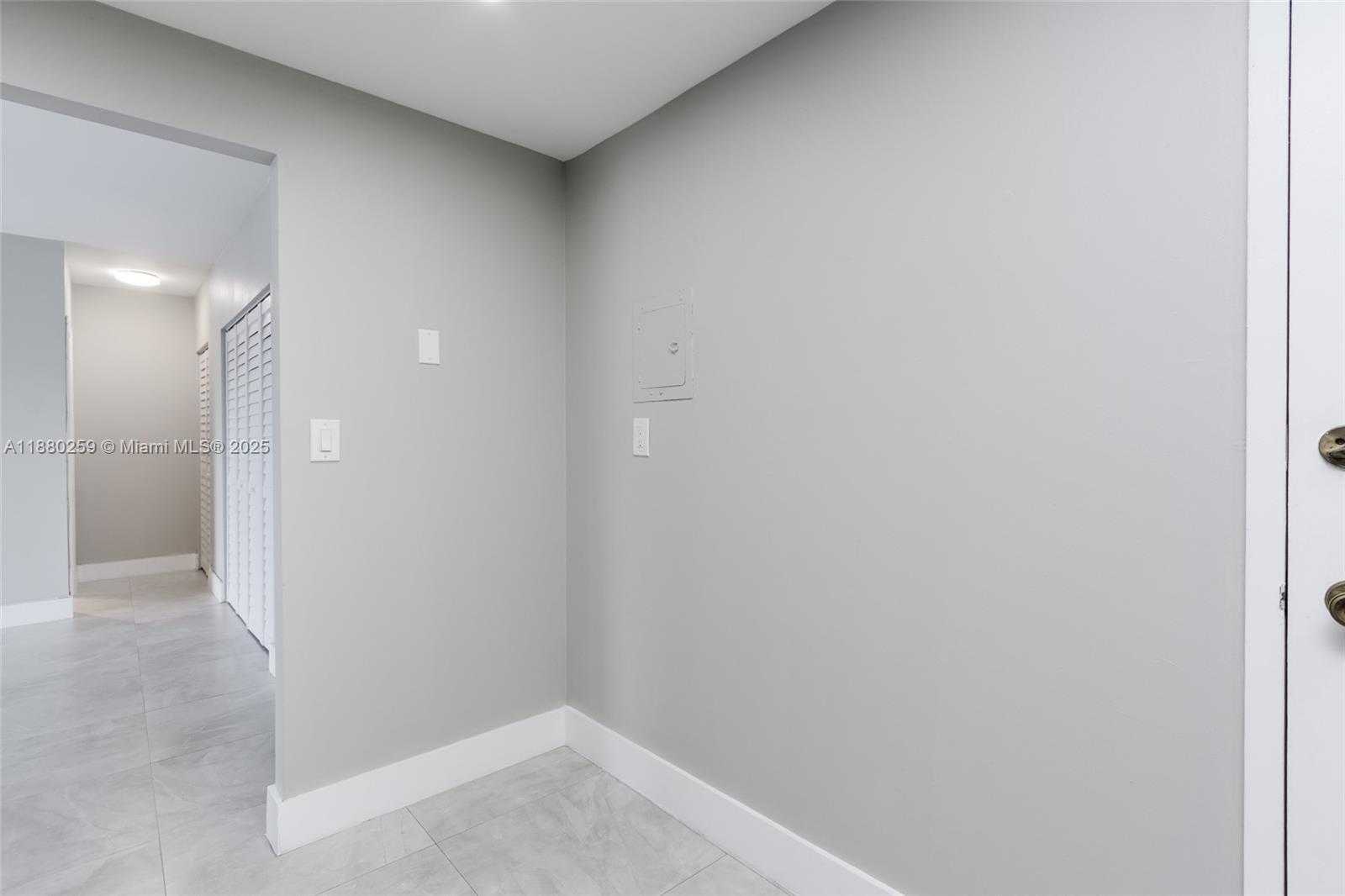 Small Image of 500 BAYVIEW DR #1727, Sunny Isles Beach Number 28