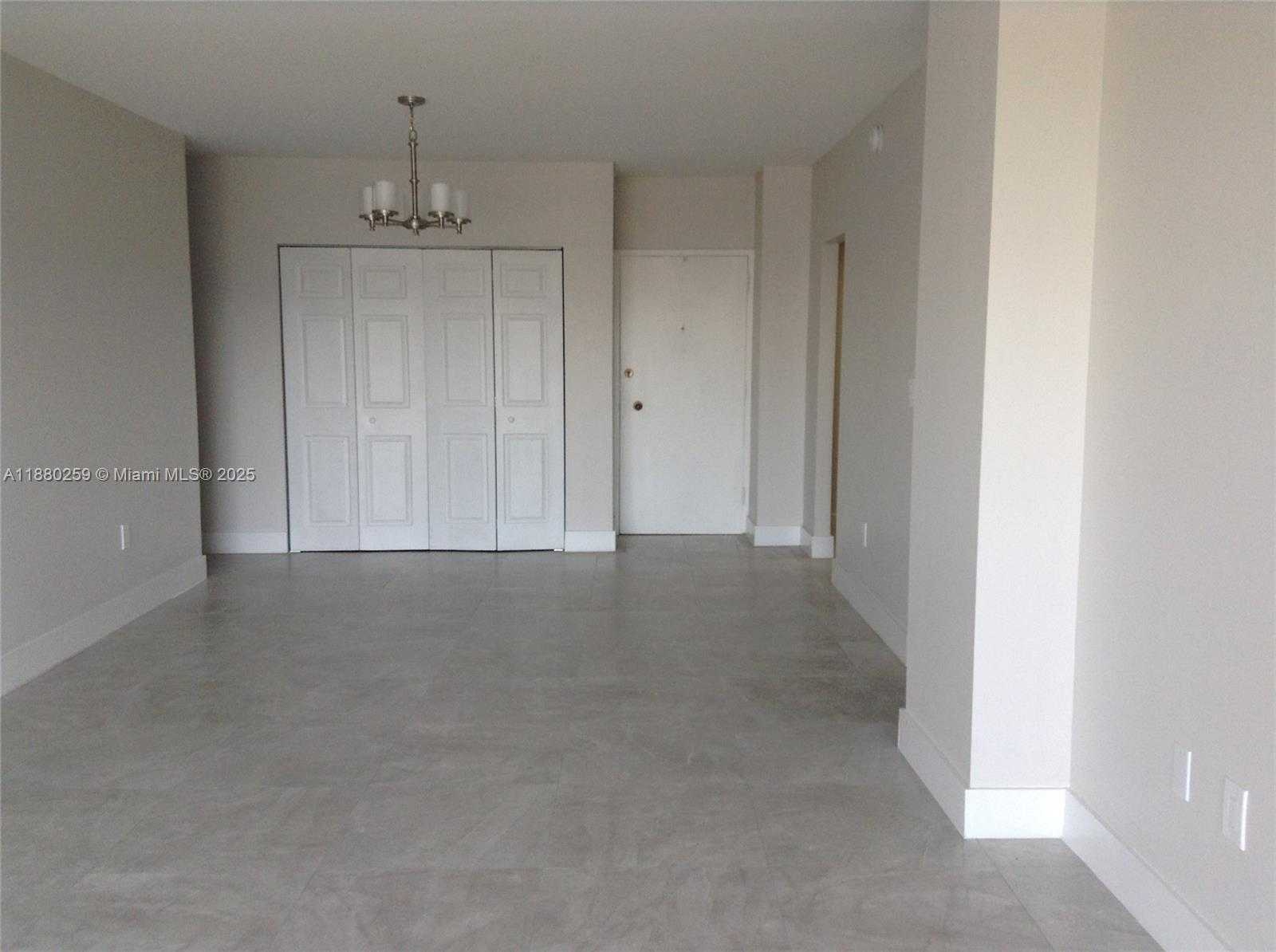 Small Image of 500 BAYVIEW DR #1727, Sunny Isles Beach Number 3