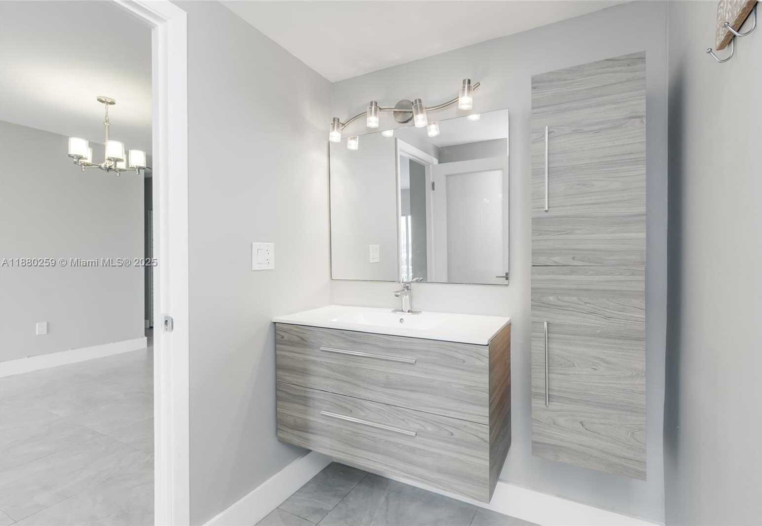Small Image of 500 BAYVIEW DR #1727, Sunny Isles Beach Number 30