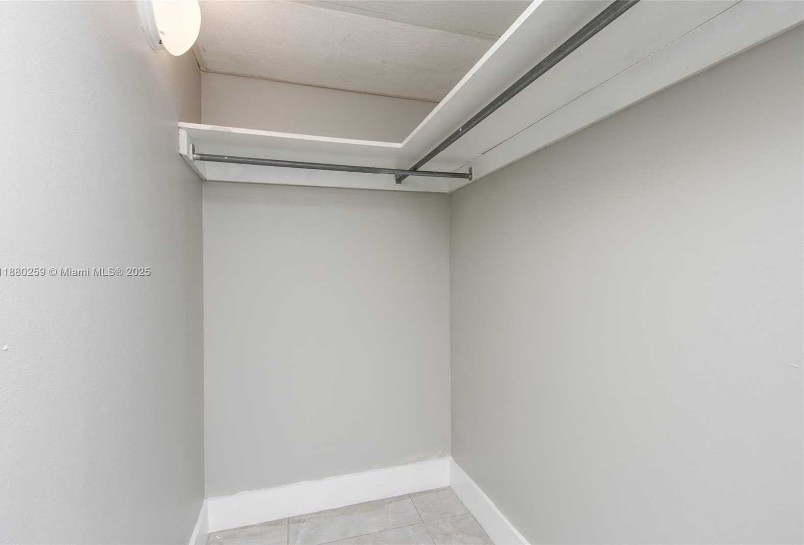 Small Image of 500 BAYVIEW DR #1727, Sunny Isles Beach Number 32