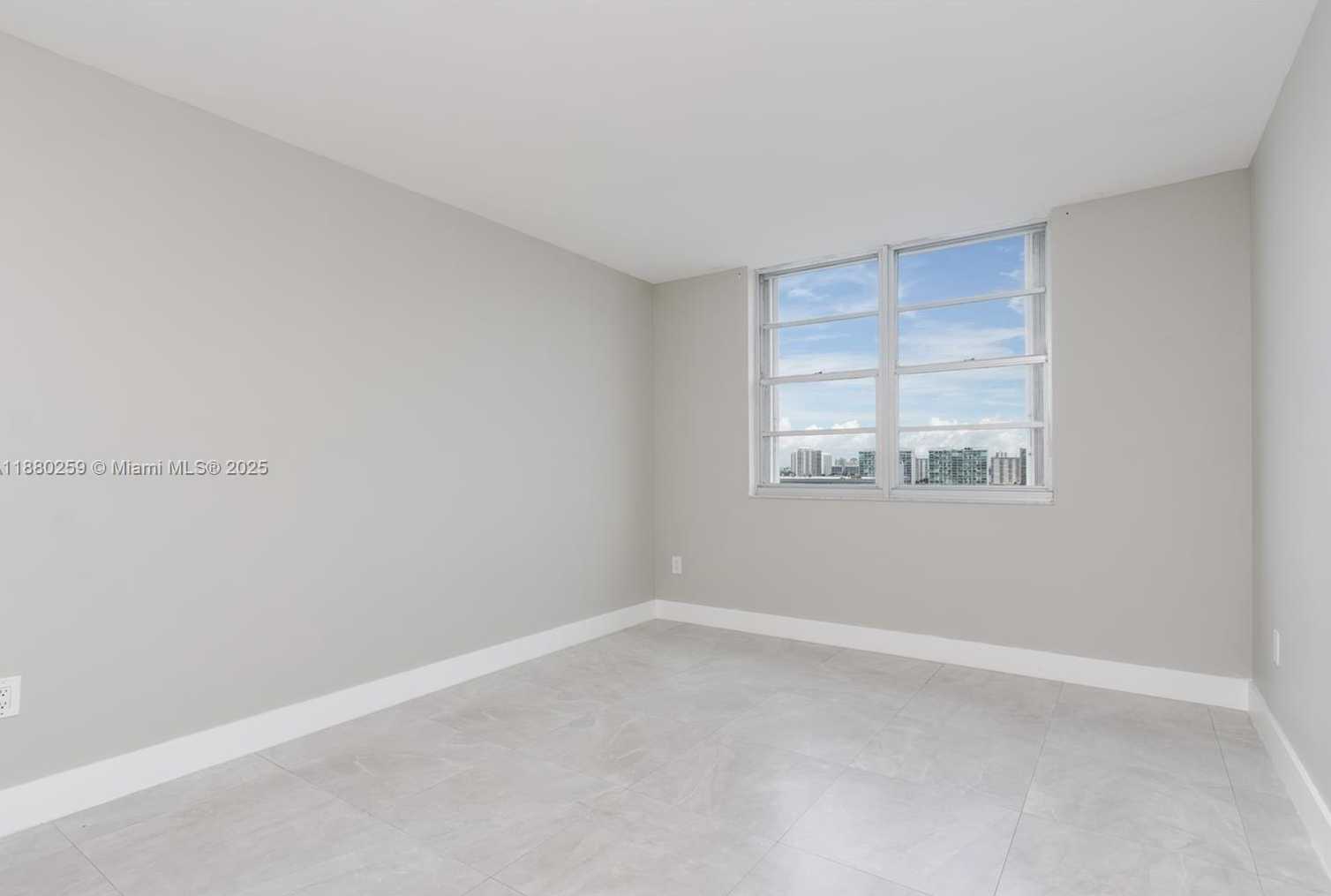 Small Image of 500 BAYVIEW DR #1727, Sunny Isles Beach Number 34