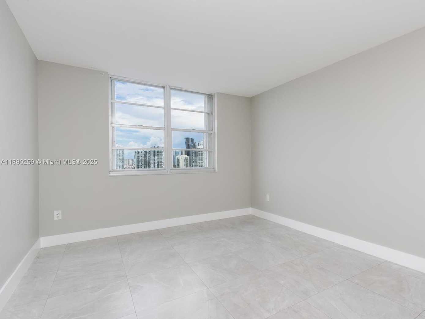 Small Image of 500 BAYVIEW DR #1727, Sunny Isles Beach Number 35