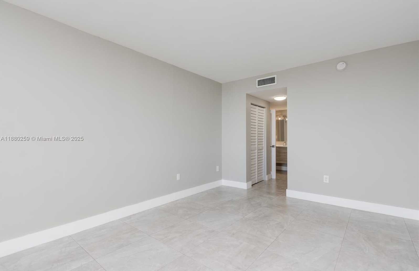 Small Image of 500 BAYVIEW DR #1727, Sunny Isles Beach Number 36