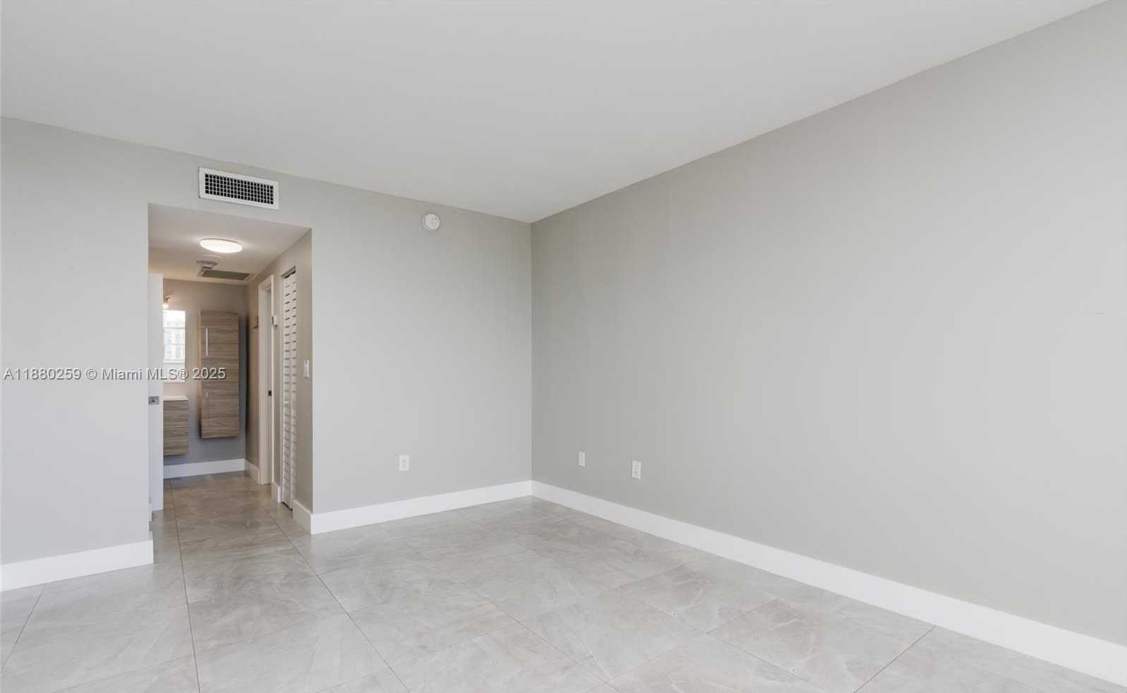 Small Image of 500 BAYVIEW DR #1727, Sunny Isles Beach Number 37