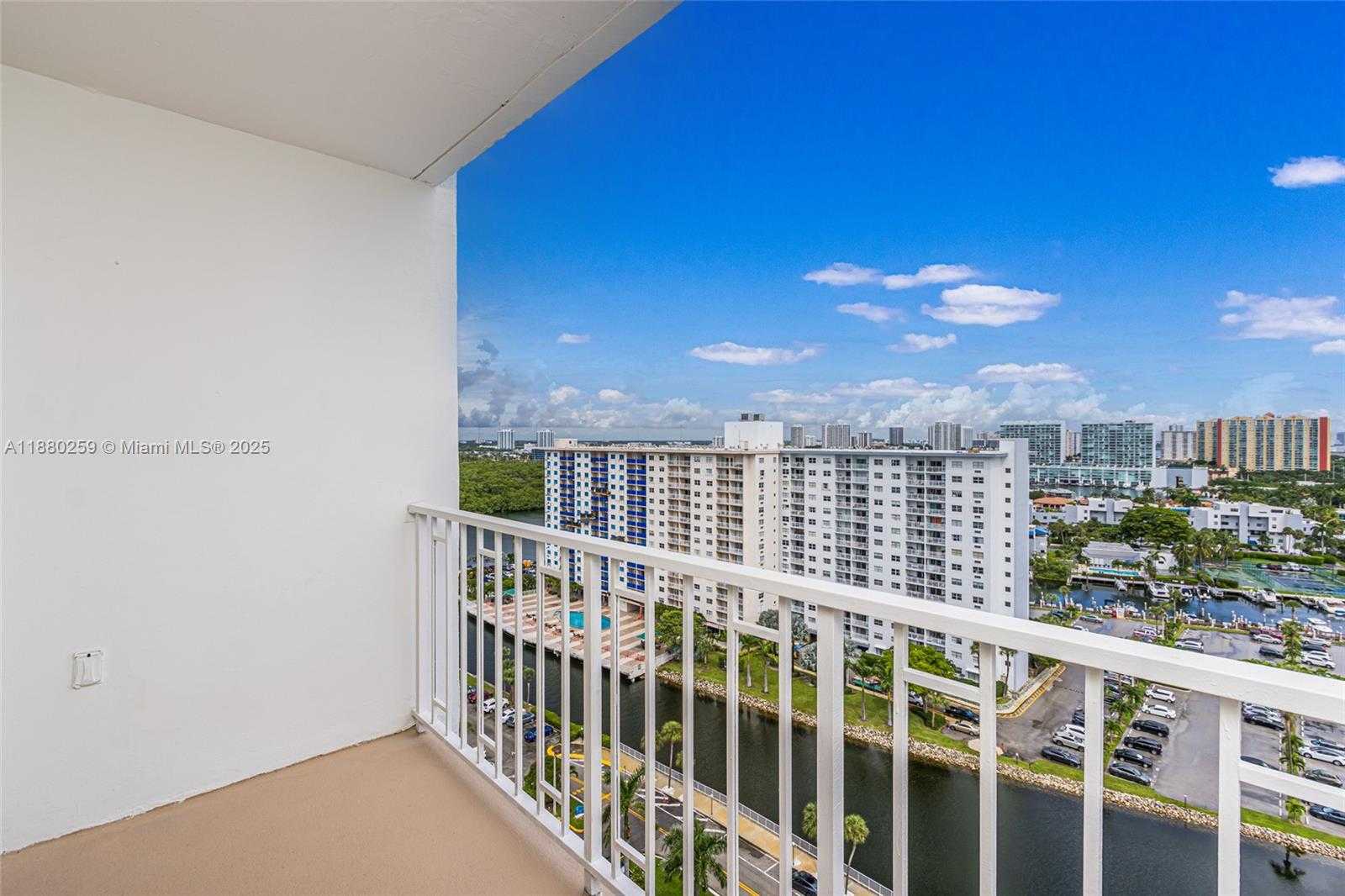 Small Image of 500 BAYVIEW DR #1727, Sunny Isles Beach Number 39