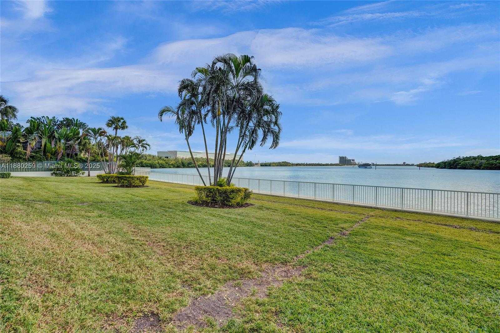 Small Image of 500 BAYVIEW DR #1727, Sunny Isles Beach Number 9