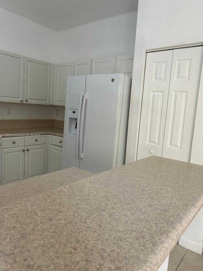 Small Image of Miami Number 15