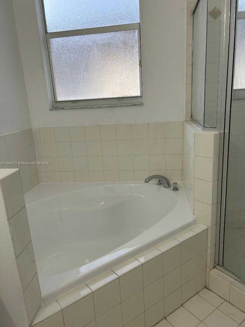 Small Image of Miami Number 6